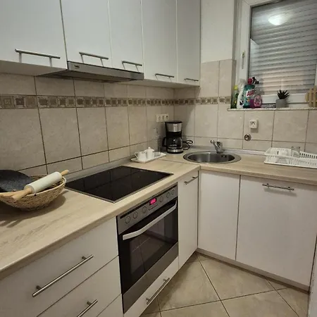 B&g Apartment *