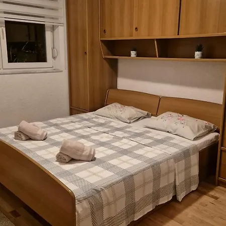 B&g Apartment *